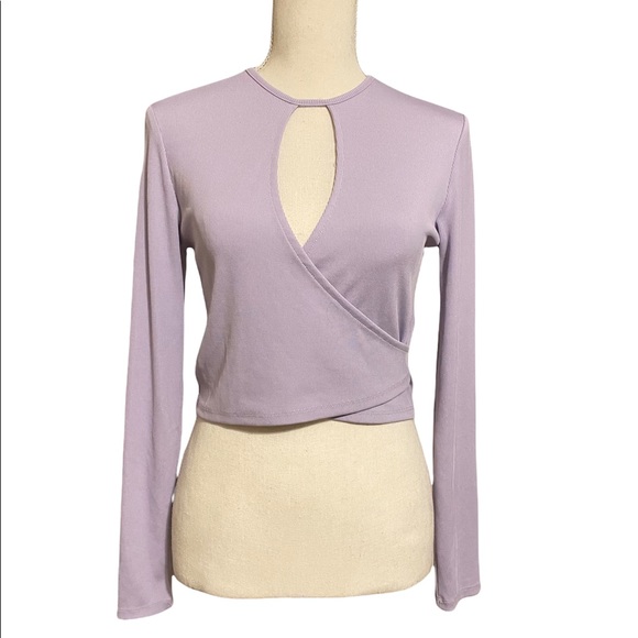 🌸3/30$ 🌸Bershka lilac keyhole shirt crop top - Picture 6 of 7